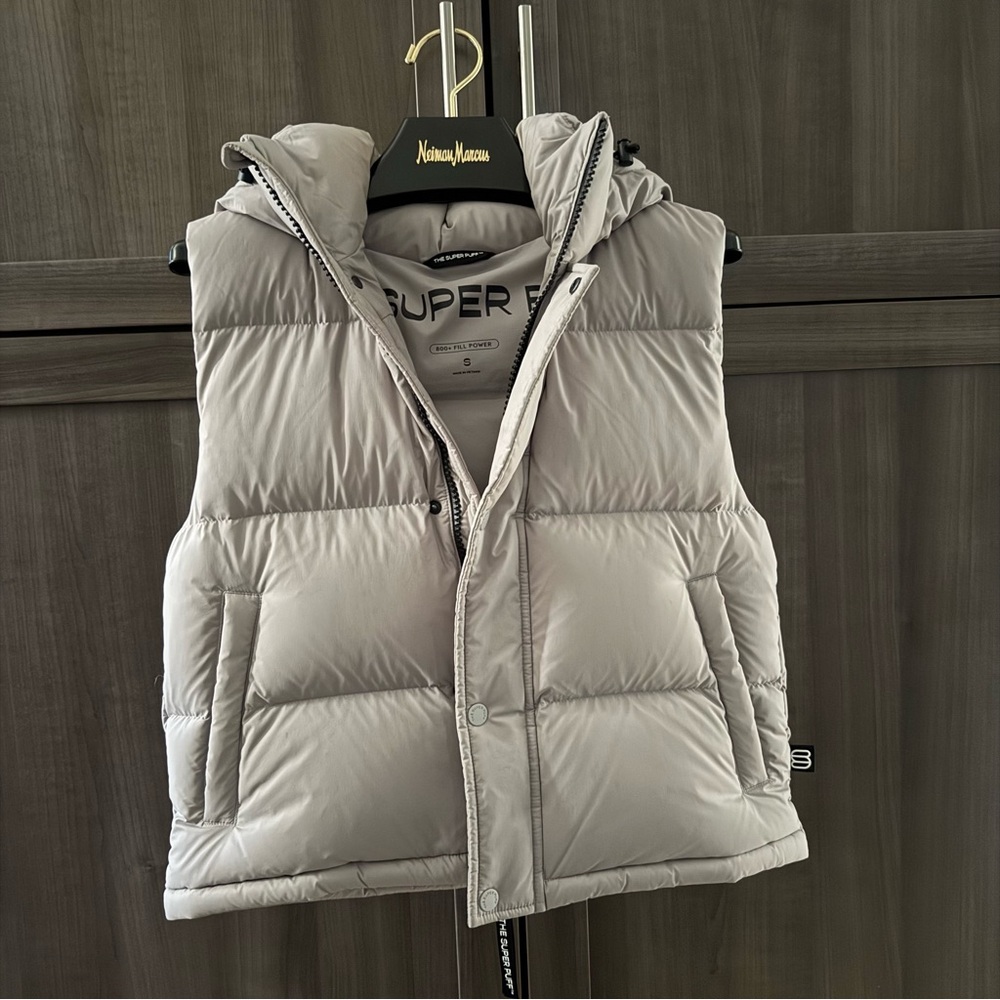 Aritzia Super Puff Shorty Vest in Ashen Gray, Size S, Cropped